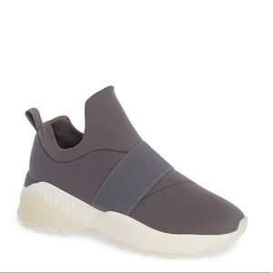 J/SLIDES
MANIC SNEAKER GREY
